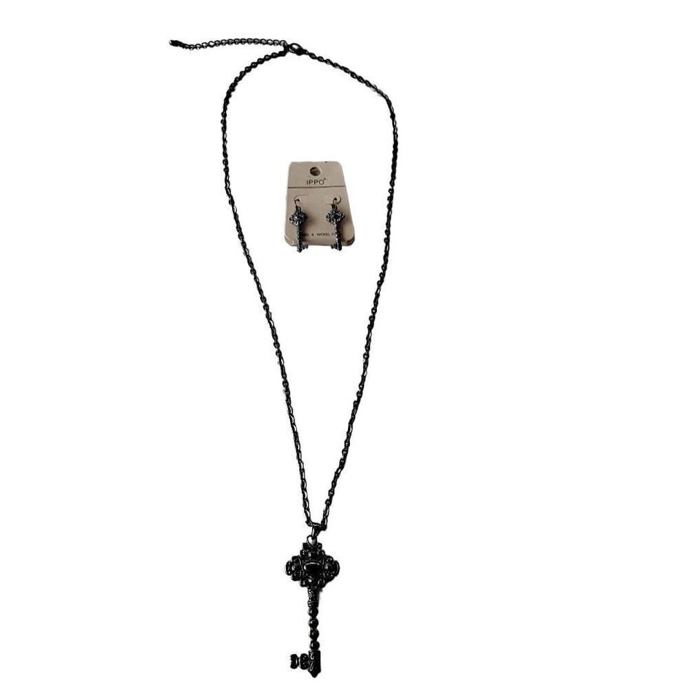 Ladies Gunmetal Key pendant & earrings